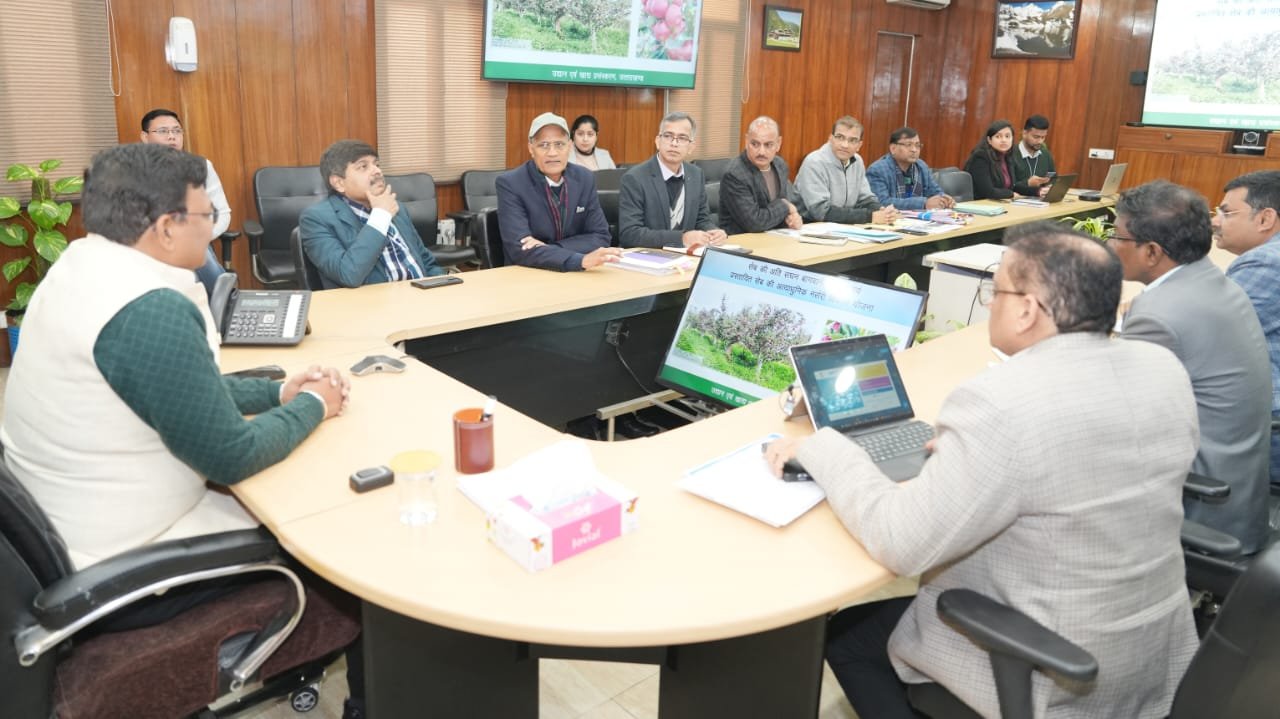 मुख्य-सचिव-की-अध्यक्षता-में-सेब-की-अति-सघन-बागवानी.jpeg