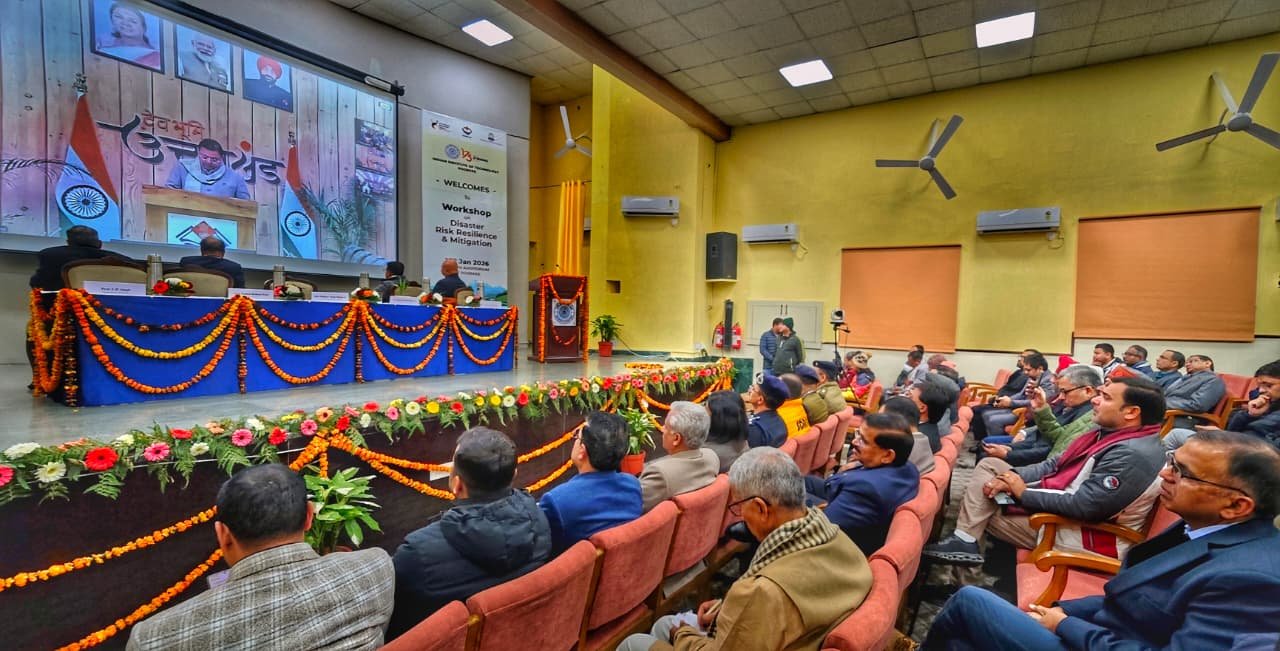 मुख्यमंत्री-धामी-ने-आईआईटी-रुड़की-में-आपदा-जोखिम-न्यूनीकरण-एवं.jpeg