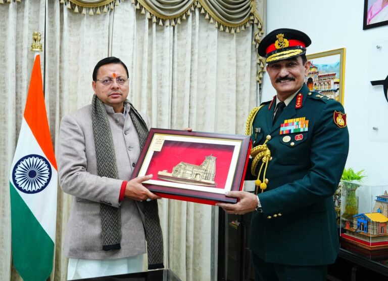 मुख्यमंत्री-से-गढ़वाल-राइफल्स-के-कर्नल-ऑफ-द-रेजिमेंट-लेफ्टिनेंट.jpg