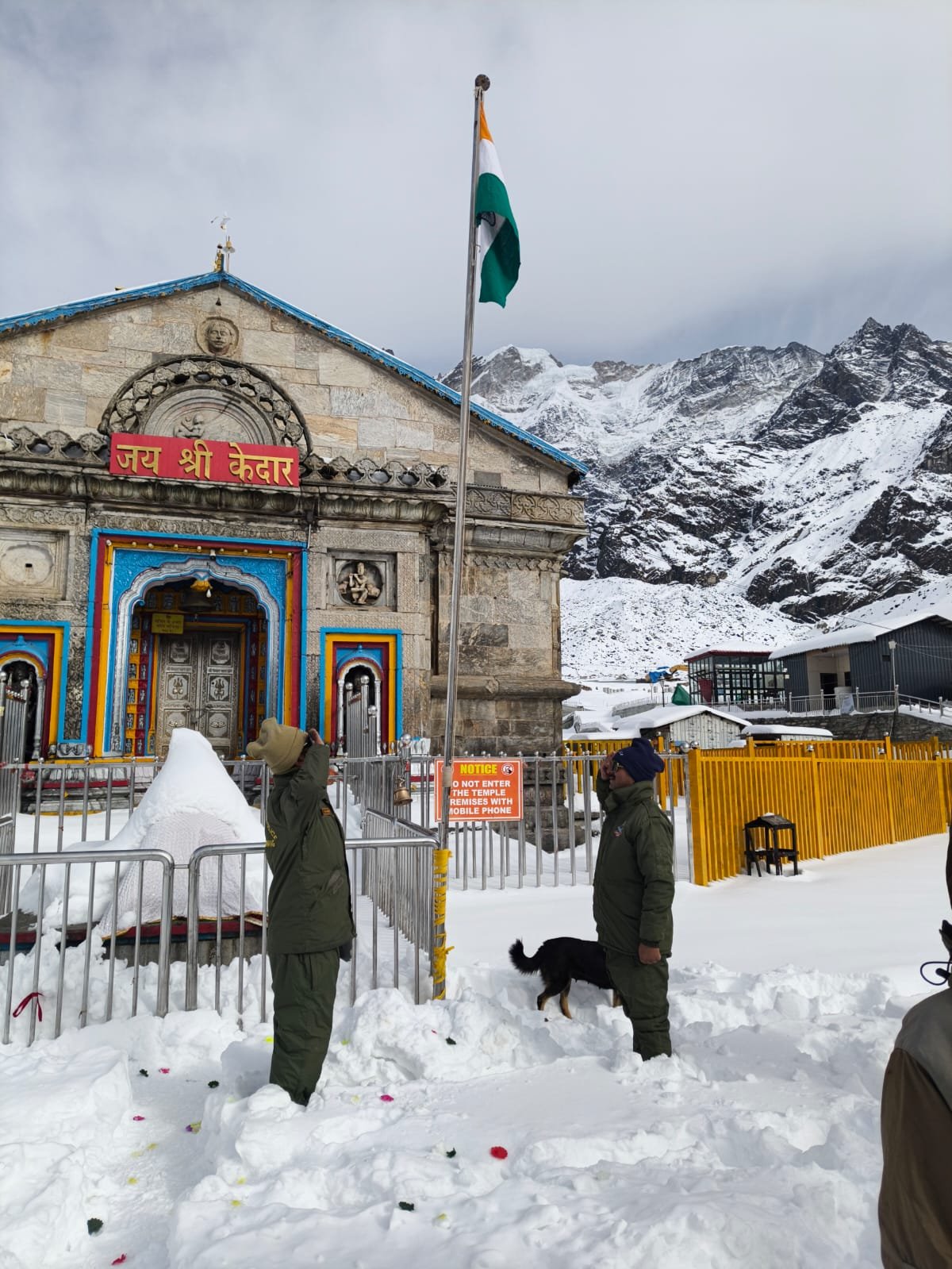 शीतकाल-अवधि-में-केदारनाथ-धाम-में-तैनात-पुलिस-व-आईटीबीपी.jpg