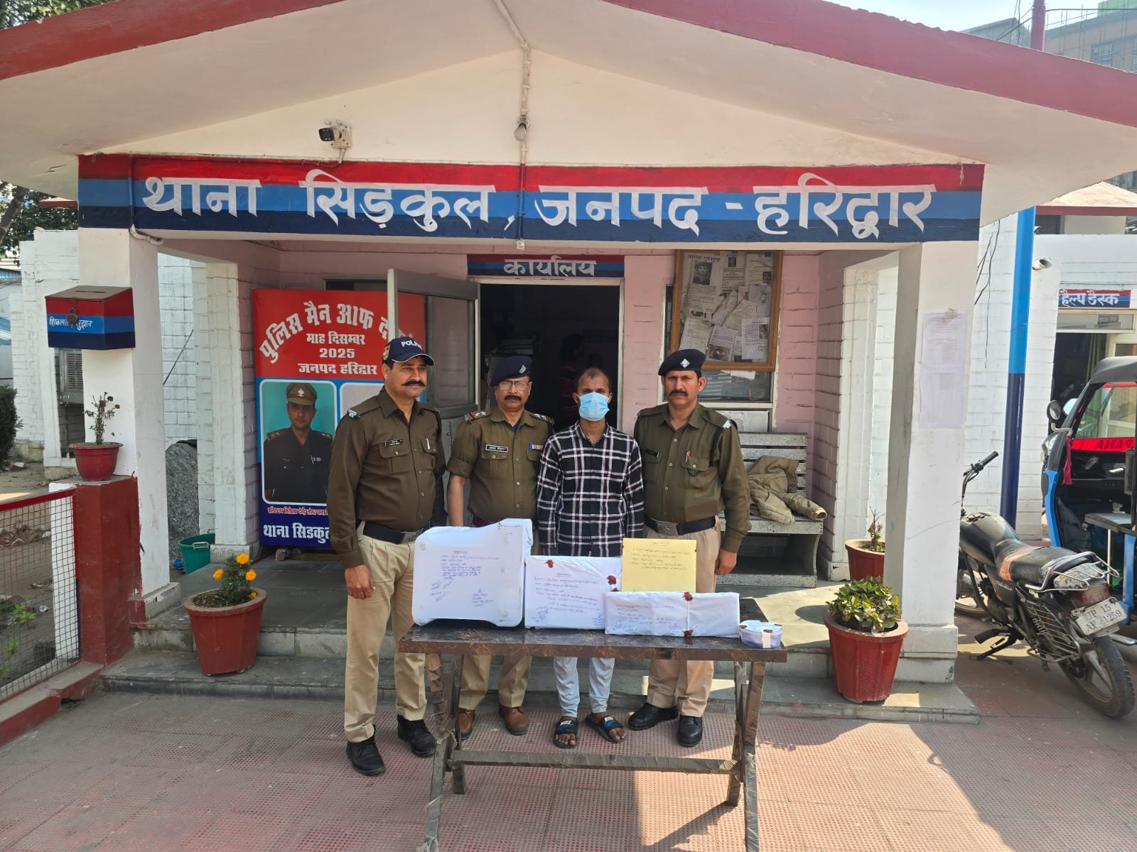 कप्तान-नवनीत-सिंह-की-अगुवाई-में-हरिद्वार-पुलिस-ने-किया.jpeg