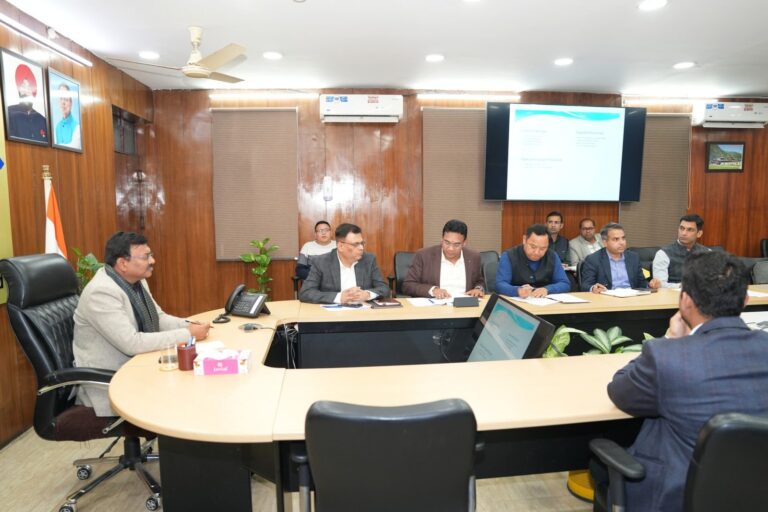 नैनीताल-एवं-मसूरी-से-संबंधित-समस्याओं-पर-उच्चस्तरीय-समीक्षा-बैठक.jpg