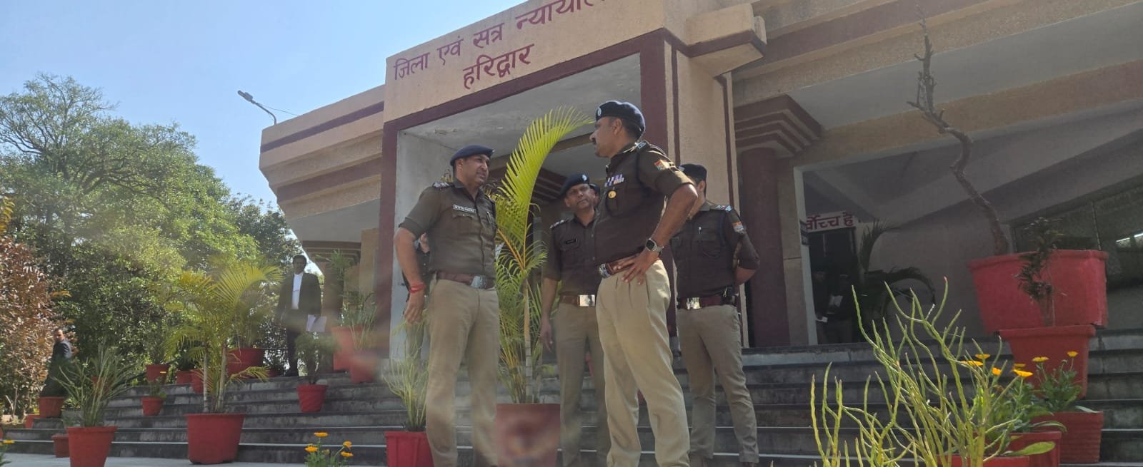 माननीय-न्यायालय-की-सुरक्षा-व्यवस्था-हेतु-SSP-हरिद्वार-नवनीत-सिंह.jpg